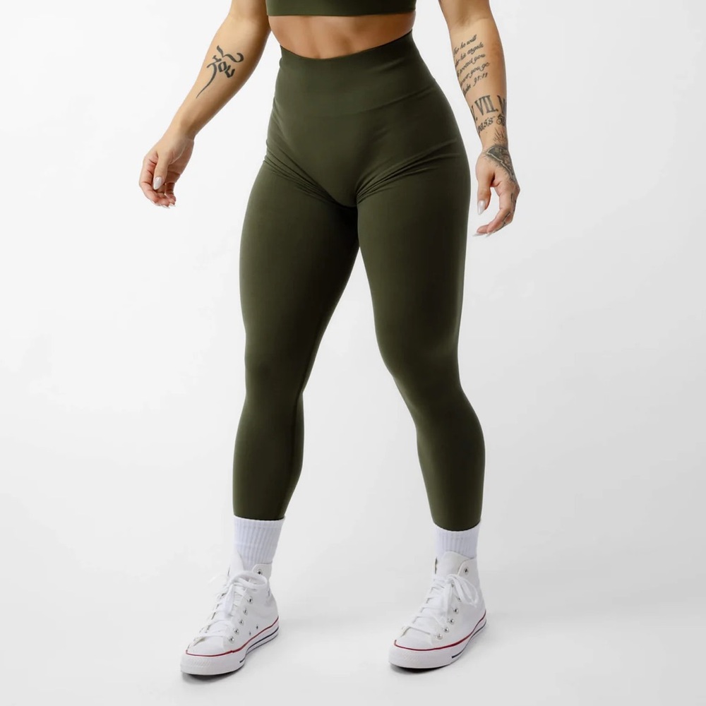 Gymreapers legacy vintage green leggings
Seamless